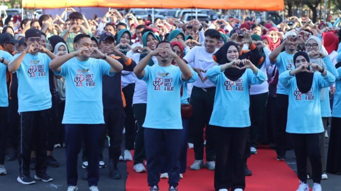 
 Tasming Hamid dan Ratusan Peserta Senam Sehat di Taman Mattirotasi