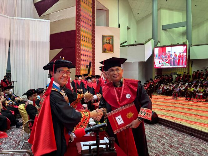 
 Viral Saat Jadi Kapolsek Cempa Pinrang, Kompol Akbar Raih Gelar Doktor Hukum di Unhas