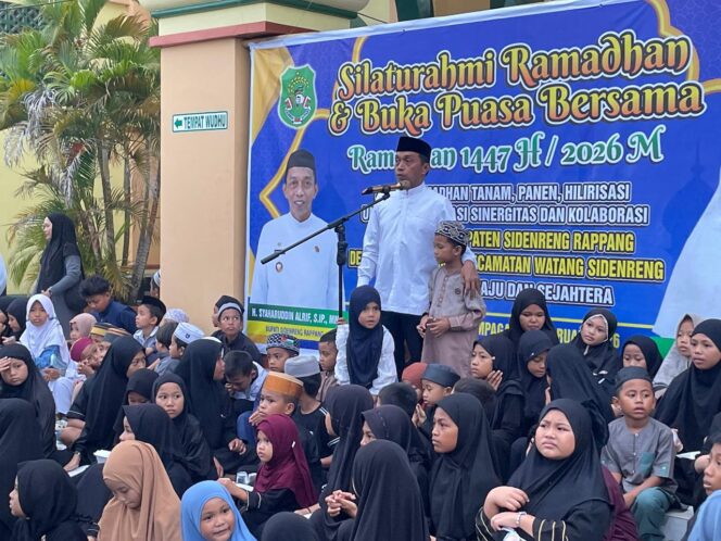 
 Buka Puasa di Empagae, Bupati SAR Sebut Infrastruktur Jalan di Watang Sidenreng akan Dibenahi