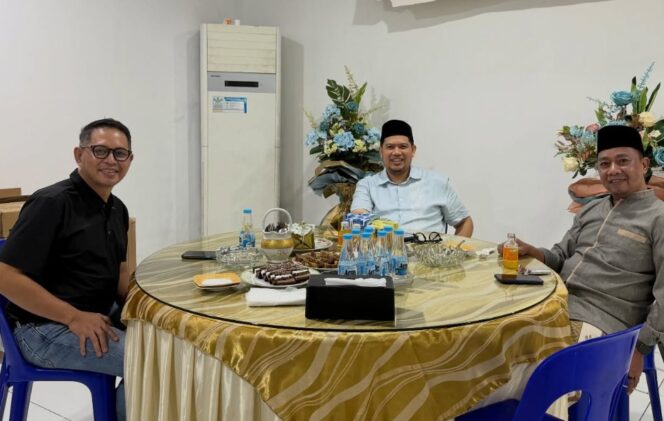 
 Momentum Idul Fitri, Andi Pahlevi, Kasrudi, dan Budi Hastuti Rajut Kebersamaan