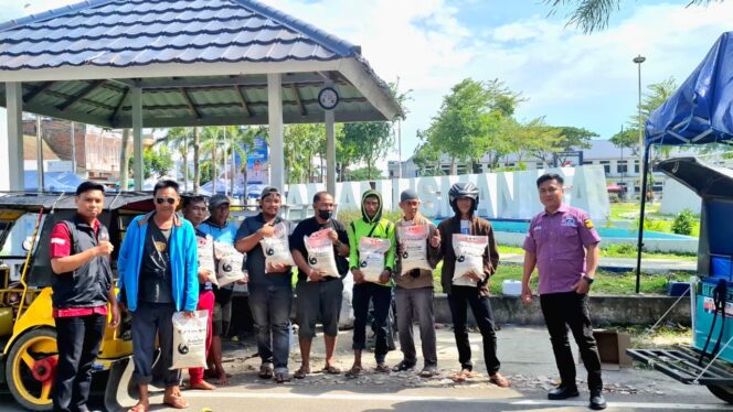 
 Ramadan Jadi Momentum Berbagi, Annur Maarif Salurkan Ratusan Sak Beras