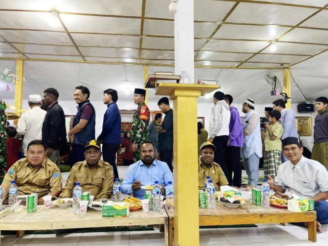 
 Willem Wandik dan Pesan Toleransi dari Karubaga: Berbuka dalam Kebersamaan